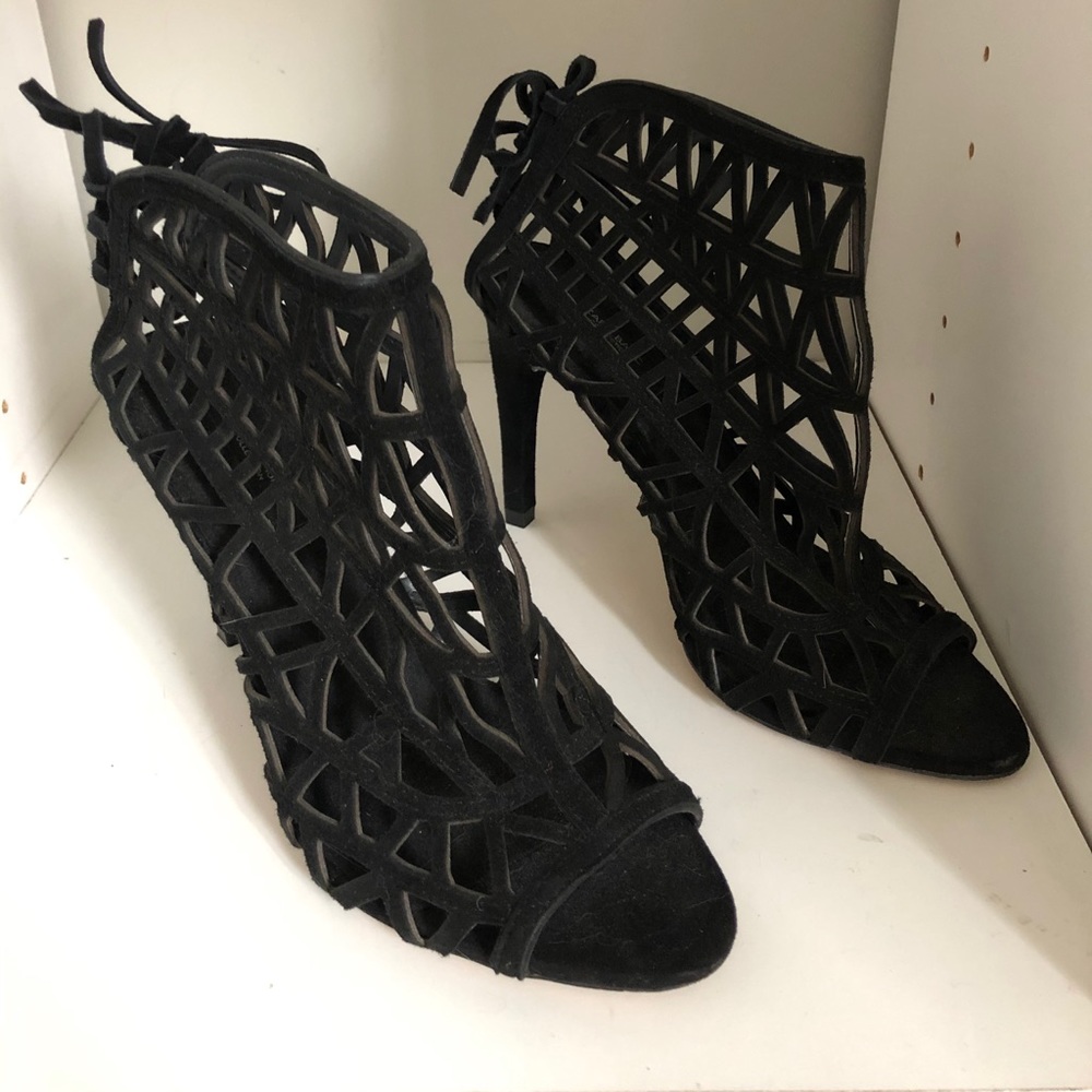 ⭐️2 for $40 Zara Basic laser cut bootie